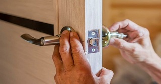 Установка и замена дверной ручки в Клинцах от 281 руб. – Мастер24, монтаж фурнитуры, недорого