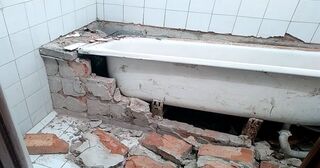 Демонтаж ванны в Клинцах от Мастер24 — быстро, недорого, вывоз старой ванны от 1040 руб.