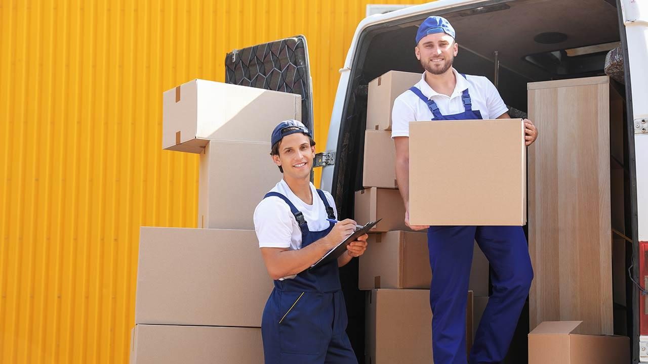 Услуги грузчиков в Клинцах от Мастер24 — нанять бригаду, цена от 468 руб., подъем мебели